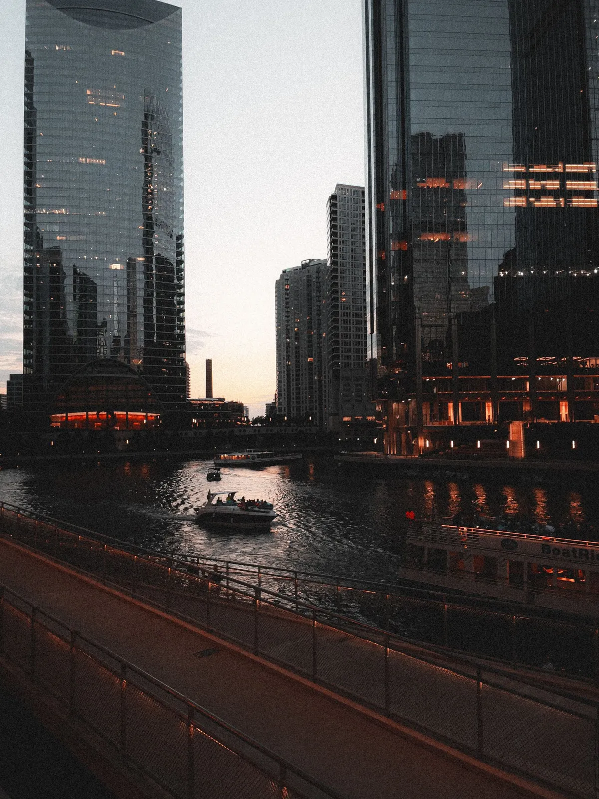 Boat and skyscrapers along the Chicago waterfront