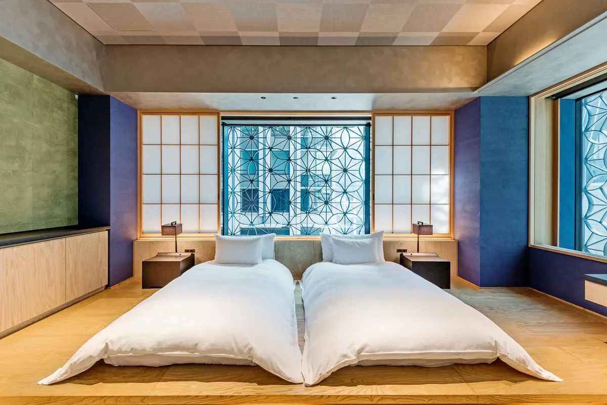 A hotel room furnished with twin beds